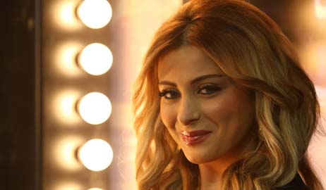 فرح يوسف تفوز بلقب أفضل طلة بين نجمات أرب أيدل لحفلات العام الجديد