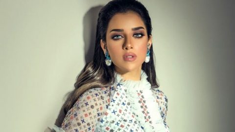 بلقيس فتحي تنعي والد زوجها