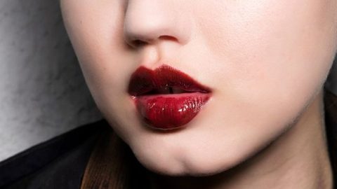 مكياج عيون بالظلال البني مع احمر شفاه احمر داكن 2016