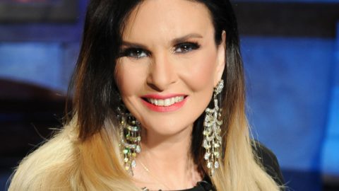 يسرا تحتفل بعيد ميلادها بمنزل خالد سليم