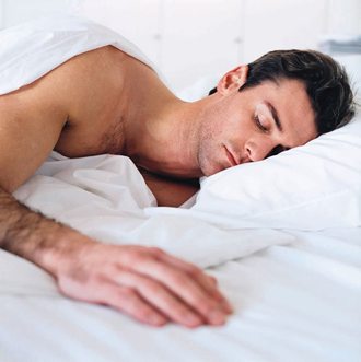 لماذا ينام الرجل بعد العلاقة الحميمة؟