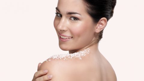 ماذا يفعل السكر في بشرتك وشعرك؟