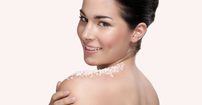 ماذا يفعل السكر في بشرتك وشعرك؟