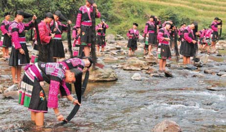 نساء قرية هوانغلو صاحبات أطول شعر بالعالم