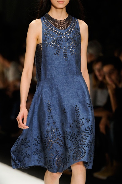 الأزرق يلون اناقتك بصيف 2013