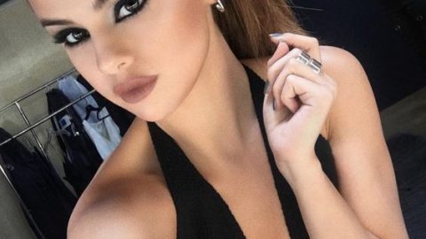 سيلينا غوميز برسمة كحل عربية مع احمر شفاه نيود 2016