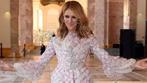 سيلين ديون تستعرض أناقتها في أسبوع باريس