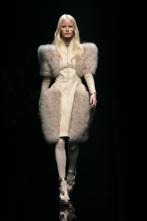 كوني نجمة مع سترة جيفنشي