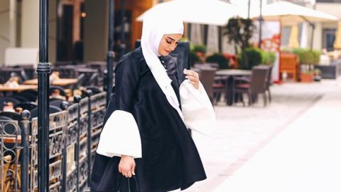 كيف ارتدت دلال الدوب صيحة الأكمام الفيكتورية ؟