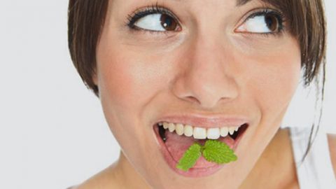 عادات يومية اتبعيها للحصول على نفس منعش دائما