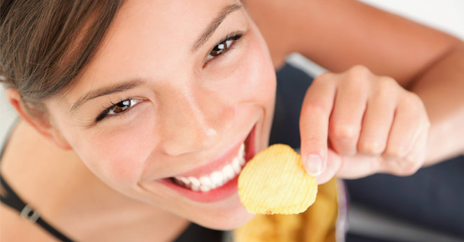 أطعمة تزيد من شعورك بالجوع فتجنبيها