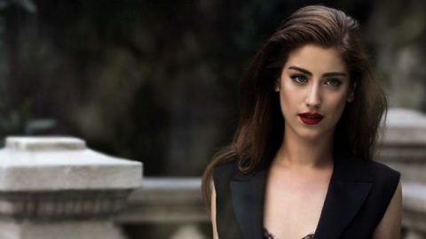 هازال كايا تشارك جمهورها إعلان مسلسل الجديد مارال