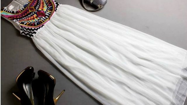 فستان ابيض نهارى مطرز