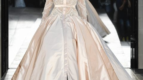 فستان عاجي حرير من Alexis Mabille هوت كوتور خريف 2016