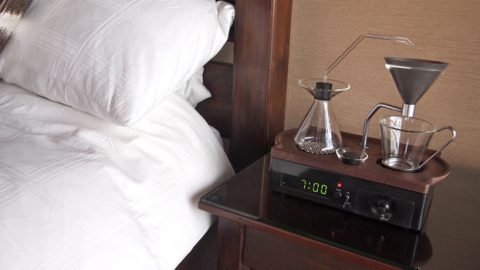 برائحة العطور أو صنع القهوة.. تقنيات منبهات جديدة لتستيقظي فورًا