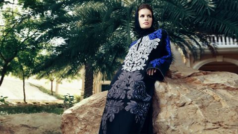نصائح  هامة لأرتداء العباءه المزخرفة بنجاح
