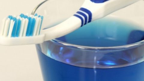 لماذا يجب عليك استخدام غسول الفم يوميًا؟