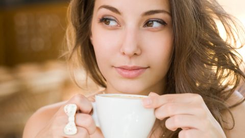 علامات تشير إلى أنك تفرطين في شرب القهوة