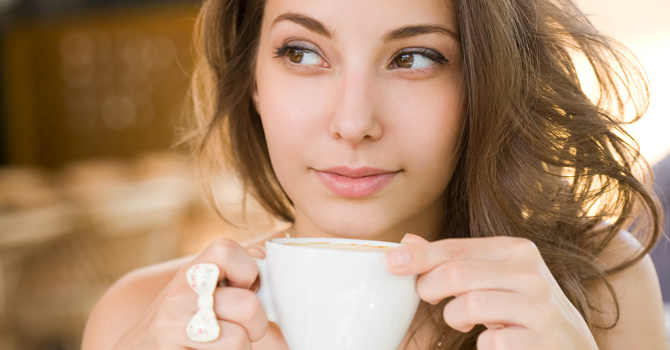 علامات تشير إلى أنك تفرطين في شرب القهوة