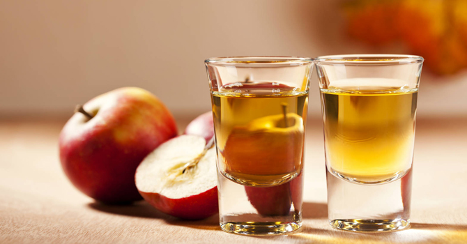 كيف تستخدمين خل التفاح في تجميل شعرك وبشرتك؟