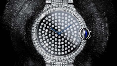 ساعة كارتييه 2015 بالون أزرق يسبح في الفضاء