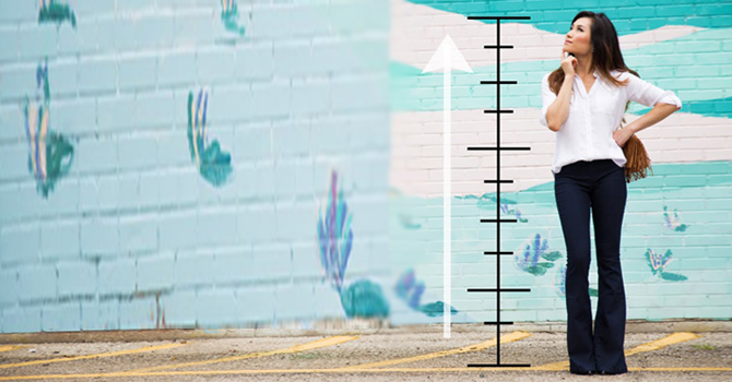 حيل جديدة تجعلك طويلة القامة بدون كعب