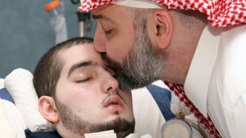 الأمير خالد بن طلال ينفي وفاة إبنه الأمير النائم