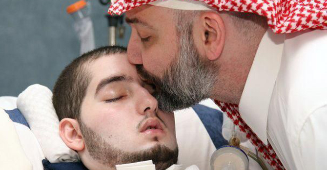 الأمير خالد بن طلال ينفي وفاة إبنه الأمير النائم