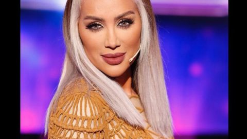 مايا دياب بالشعر الأشقر مع البني
