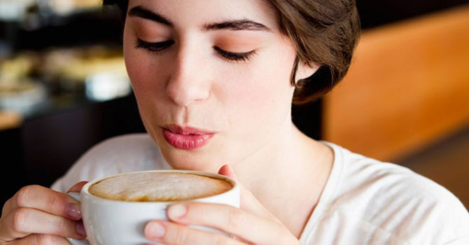 ماذا يحدث إذا توقفتي عن شرب الكافيين؟