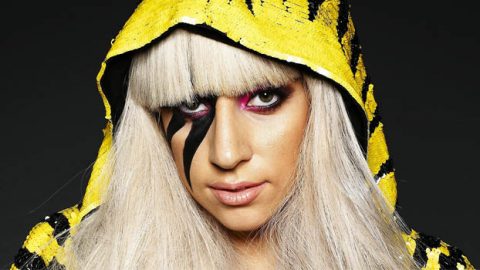 شاهدي ليدي غاغا بإطلالات مخيفة