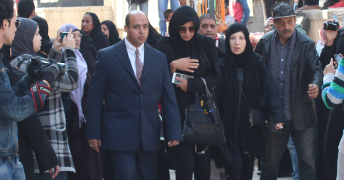 نجوم وإعلاميين يشيعون جنازة كريمة مختار