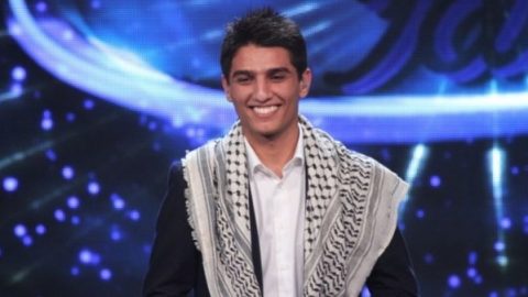 عساف يغني أمام فريق برشلونه