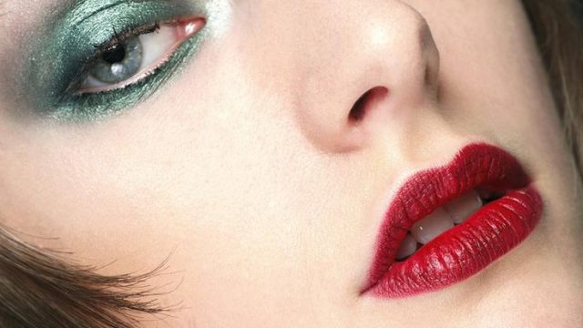 ظلال جفون أخضر لامع مع أحمر شفاه أحمر 2015