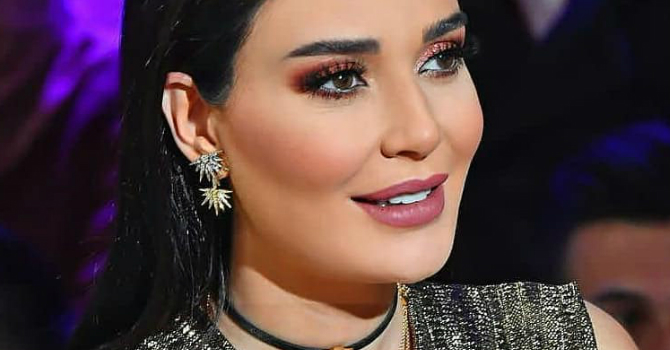 إليكِ خطوات مكياج عيون سيرين عبد النور الناري