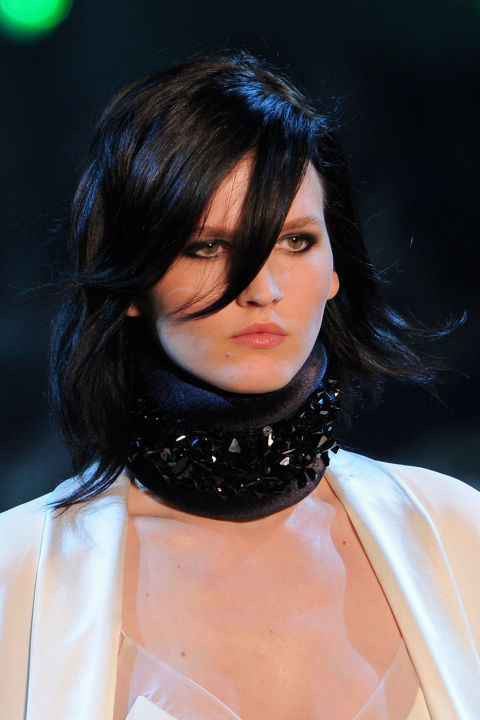 تسريحة البوب الطويل مع غرة جانبية ربيع 2015