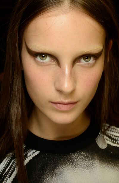 موضة ظلال الجفون المجنح ربيع 2015
