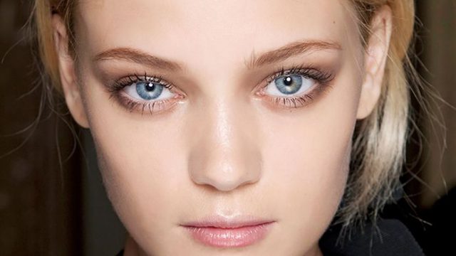 مكياج عيون ترابي مع أحمر شفاه لامع ربيع 2015