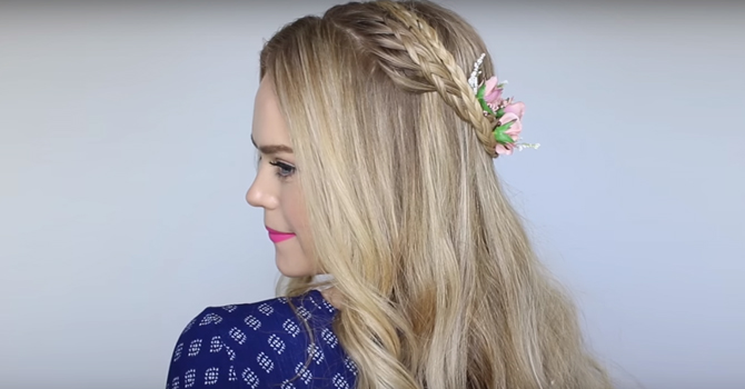 بالخطوات: تسريحة تاج الجدائل لإطلالة متألقة بالأجواء الحارة