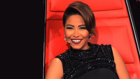 شيرين ترتدي الأسود في ذا فويس من أجل مصر