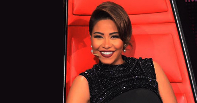 شيرين ترتدي الأسود في ذا فويس من أجل مصر