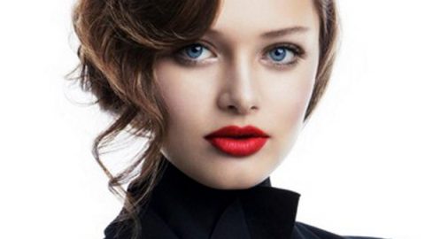 تسريحة الكعكة خلفية مع غرة جانبية مموجة لعيد الحب 2015