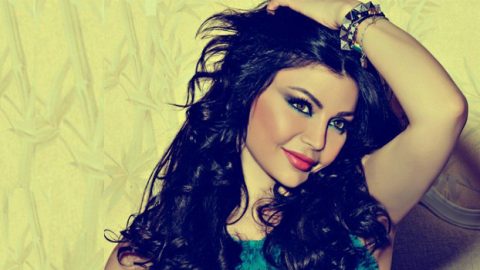 هيفاء وهبي تصدم جمهورها بإطلالة العامل