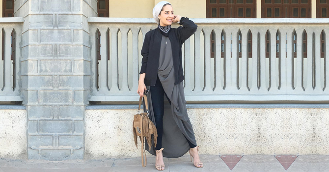 تعلمي طرق ارتداء صيحة blouse High low كالفاشينيستا