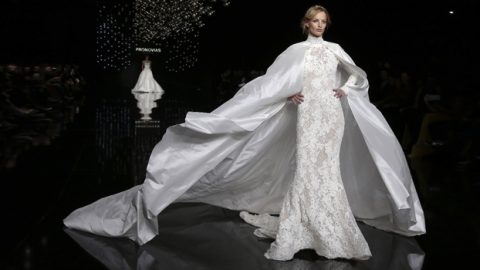 عروس برونوفياس تختم أسبوع برشلونة ربيع 2017