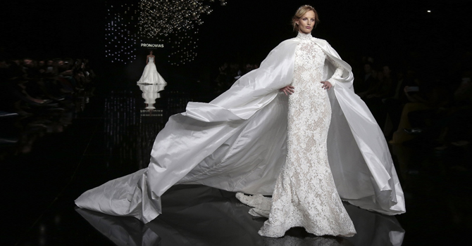 عروس برونوفياس تختم أسبوع برشلونة ربيع 2017