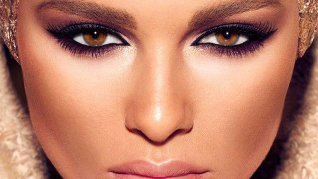 مكياج عيون بدرجات دافئة مع احمر شفاه نيود من سارة حسن