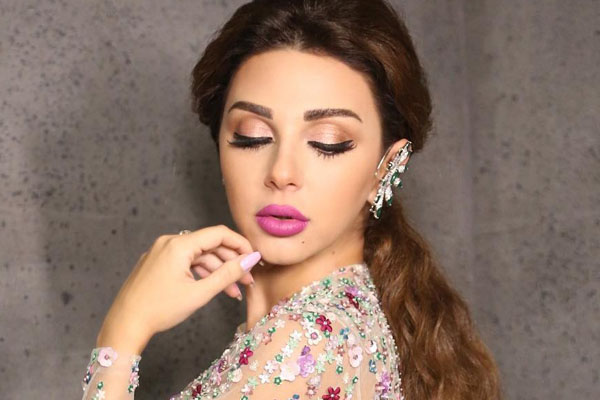 ميريام فارس بمكياج وردي أنيق