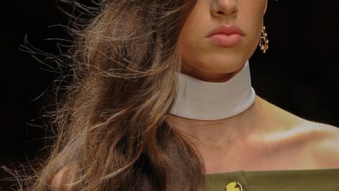 موضة تسريحات الشعر الجانبية من Guy Laroche ربيع 2016