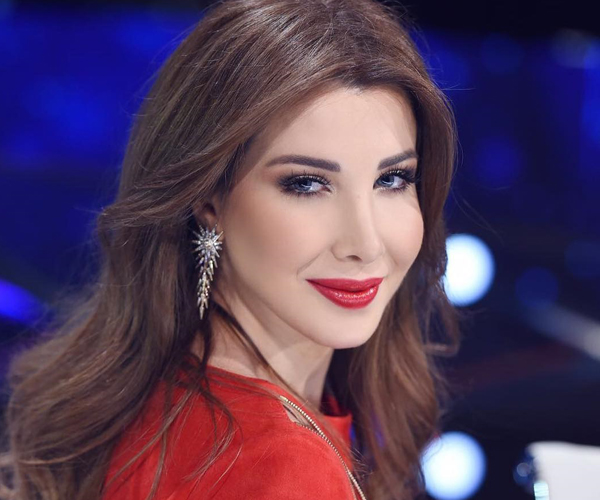 نانسي عجرم بمكياج احمر انثوي من فادي قطايا